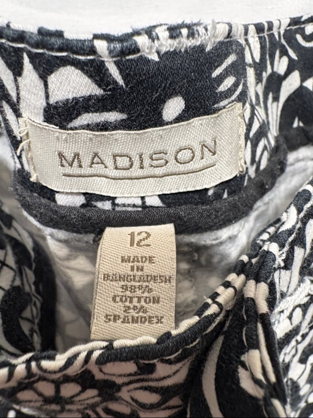 Madison Black & White Floral-Print Capris - Picture 2 of 7